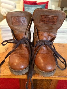 BullBoxer | Cassie Leather Ankle Boots. Chucky Heel. Outdoor. Portugal. 9M